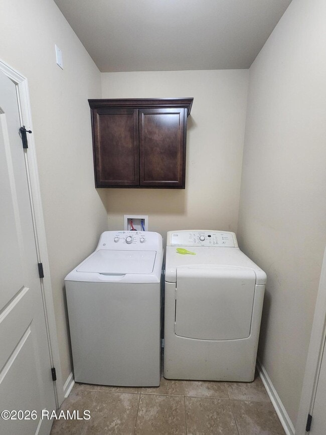 Photo - 417 Elwick Dr