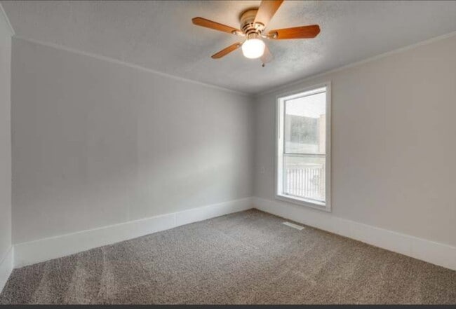 Photo - 691 Berry St NE