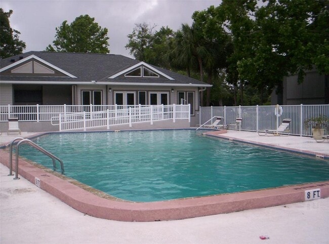 Building Photo - 6519 W Newberry Rd Unit 308 Rental