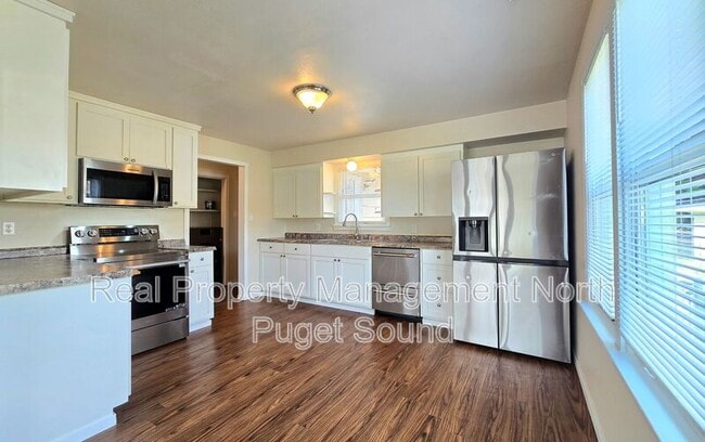 1083 Alder Ave