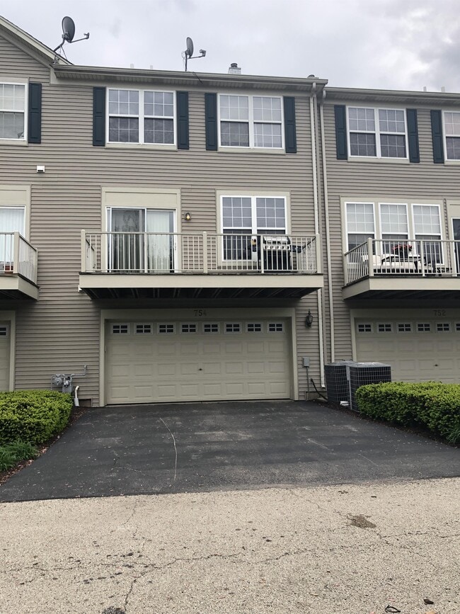Photo - 754 Thornbury Ct