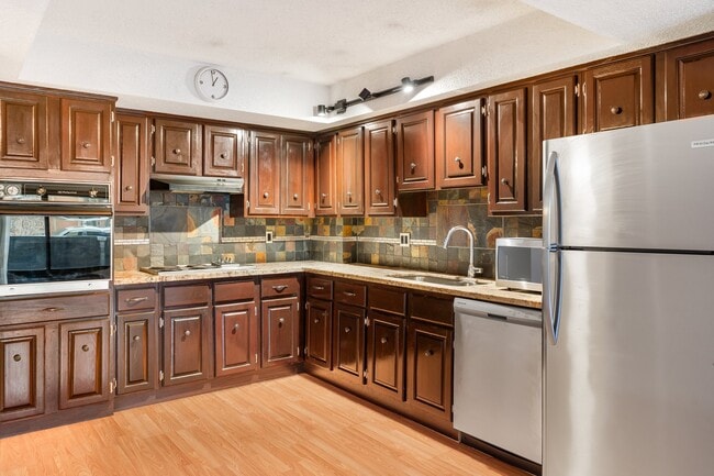 Photo - 345-345 4 Ave NE