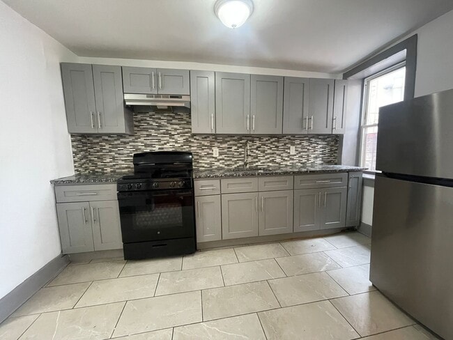 231 Martin Luther King Dr. 2 - 229 Martin Luther King Jr Dr Unidad 2