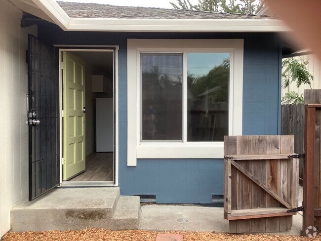 Building Photo - 1660 Slater St Unit #A Rental