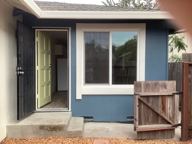 Building Photo - 1660 Slater St Unit #A Rental