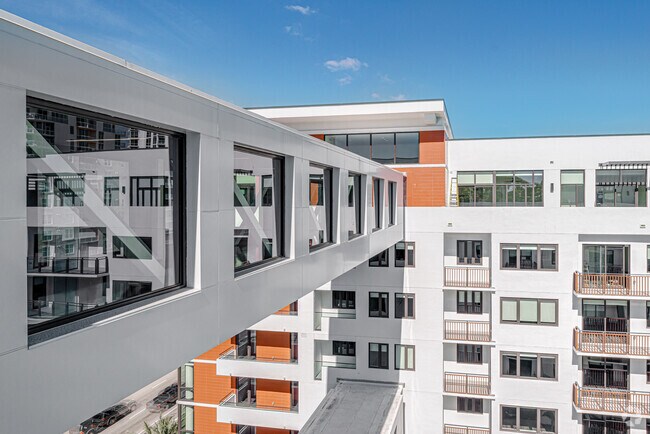 Photo - 10X Las Olas Walk