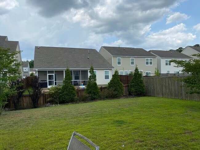 Photo - 9824 English Elm St