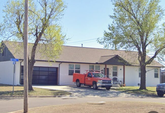Building Photo - 638 SW 3rd St Rental