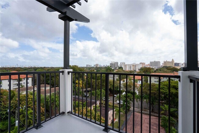 Photo - 1091 Galiano St Unit 605