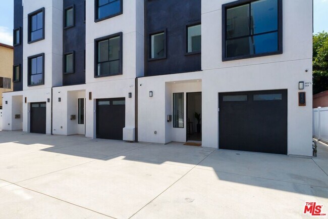 Photo - 4830 1/2 Pickford St