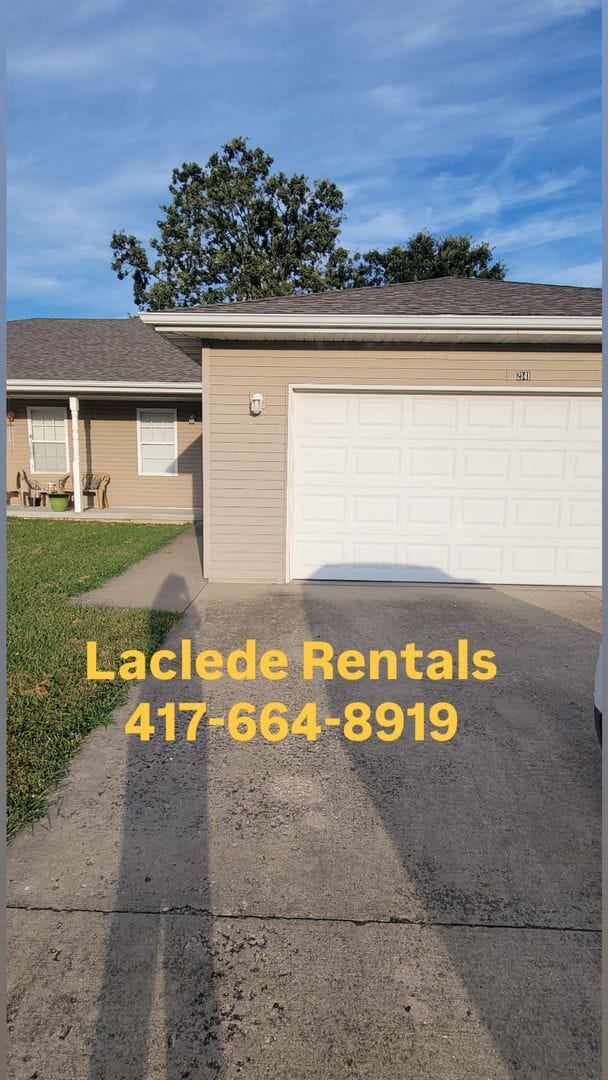 Building Photo - 3 BED 2  BATH DUPLEX Rental