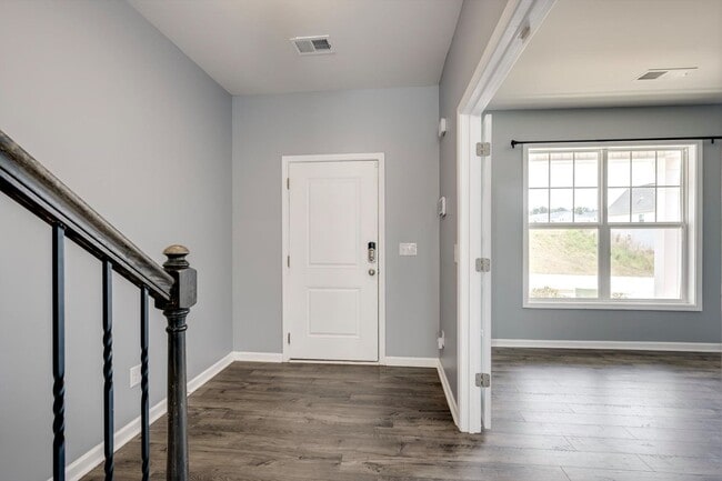 Photo - Beautiful 5 Bedroom Home For Rent
