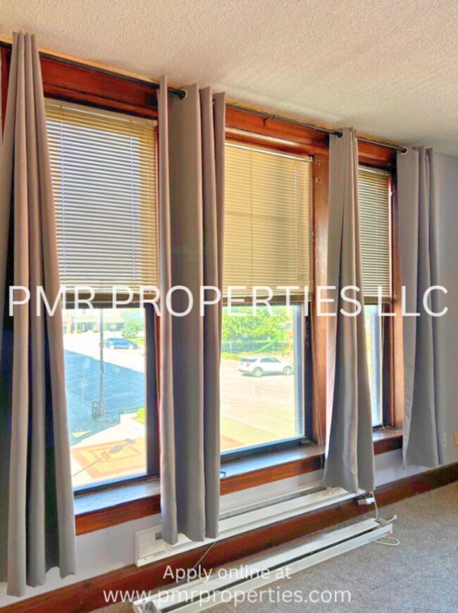 Photo - Red Oak Apartments Unit 200