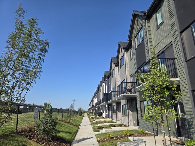 Building Photo - 2035-2035 Chalmers Way SW Unit 86 / S