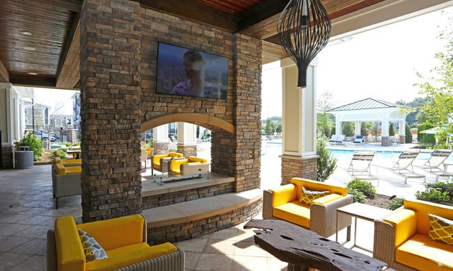 Photo - Boulevard at 3200