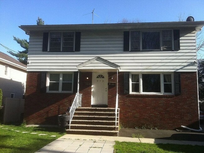 Building Photo - 372 Gilbert Ave Unit #2