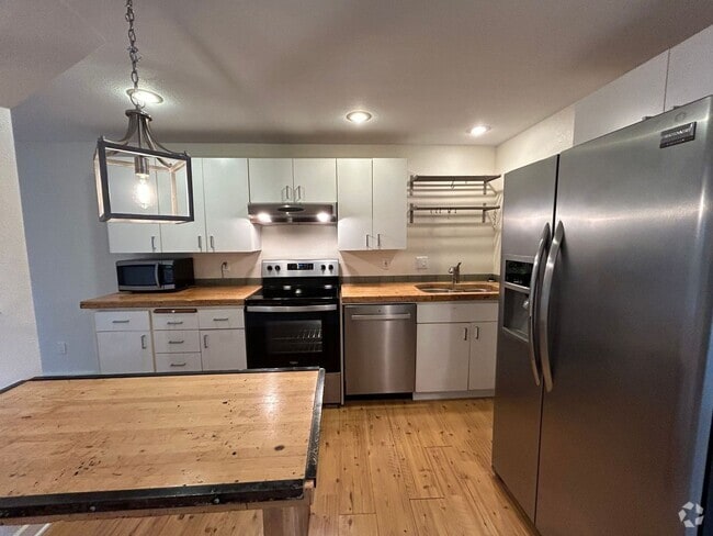 Building Photo - New Appliances, Carpet & Paint 2 Bed 1.5 B... Rental