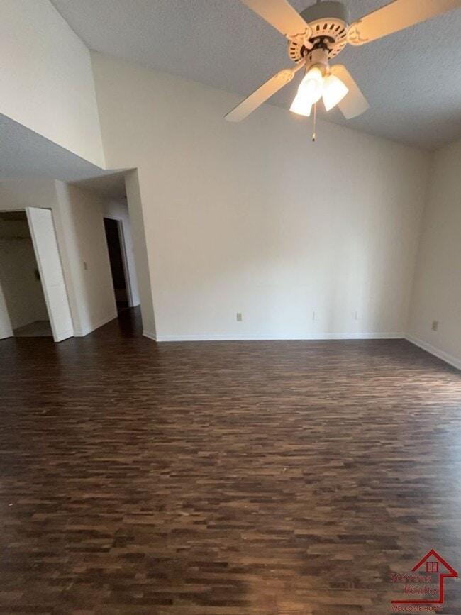 Photo - 430 Oriole Dr