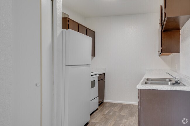 2BR, 2BA - 675SF