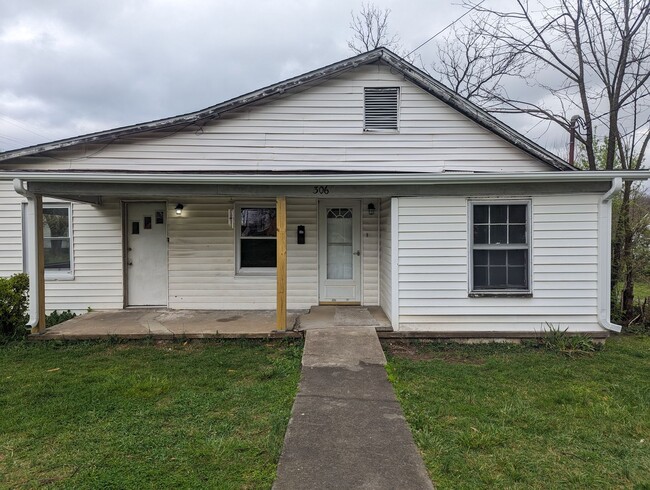 Freshly renovated 4 bedroom 2 bath home in... - Freshly renovated 4 bedroom 2 bath home in...