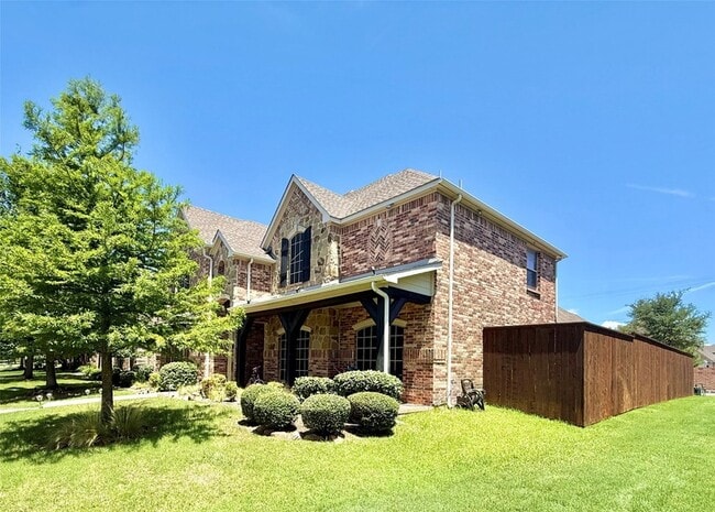 7430 Hidden Cove Ln