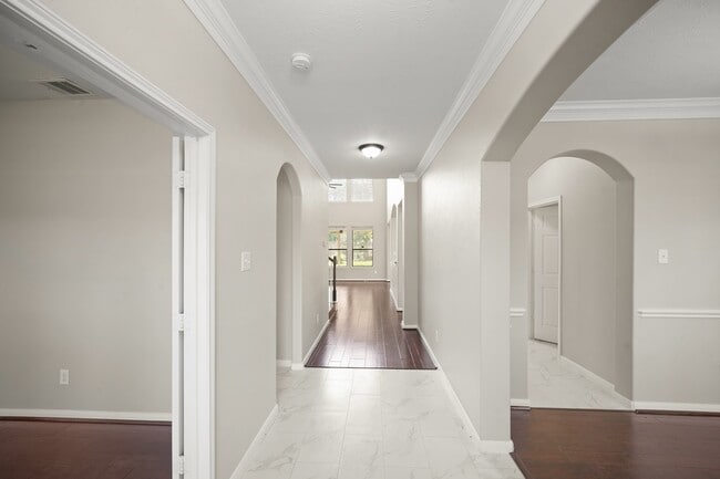 Photo - 714 Coggins Point Way