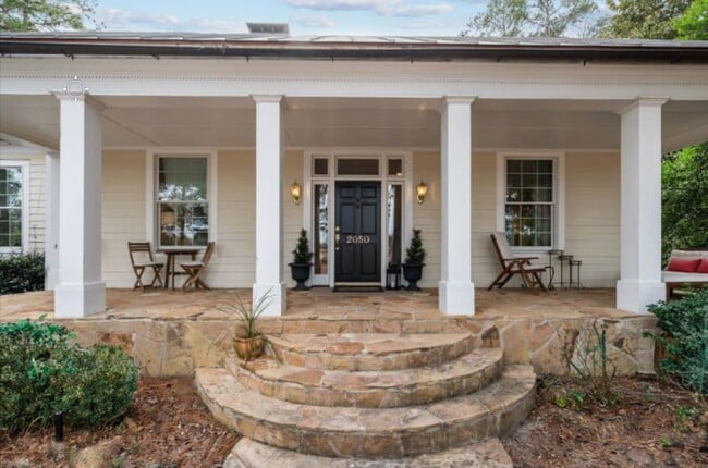 Photo - 2050 Midland Rd