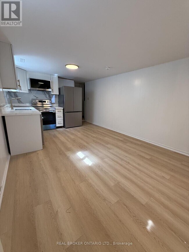 Photo - 214 Fairglen Ave