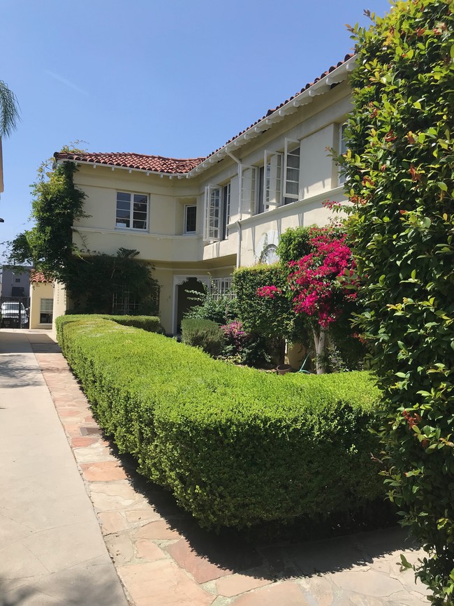 Exterior - 1071 S Orange Grove Ave Apartments