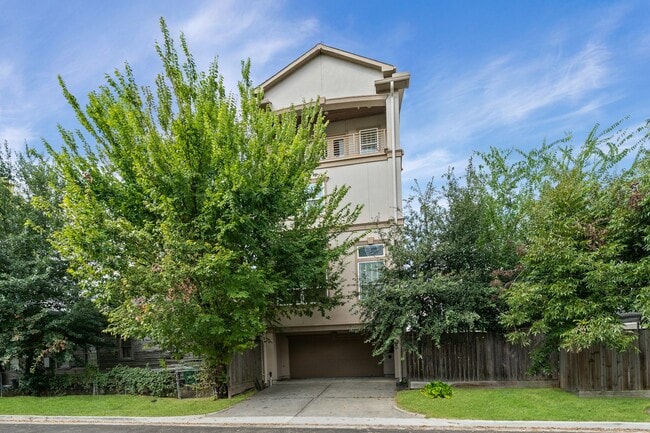 Photo - 1105 Fowler St