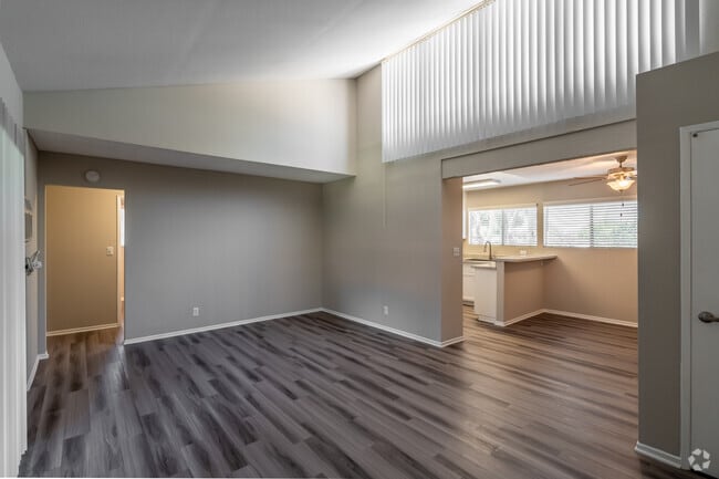 1BR, 1BA - 760SF