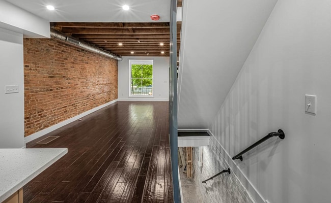 Photo - BEAUTIFULLY RENOVATED on the best block in Remington