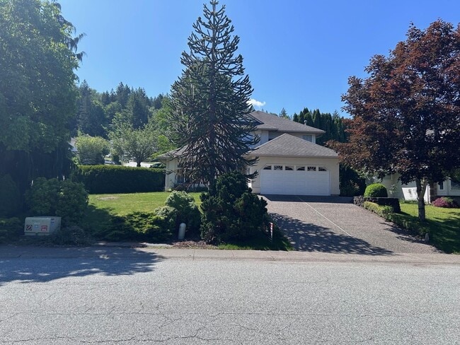 Building Photo - 46660 Sylvan Dr