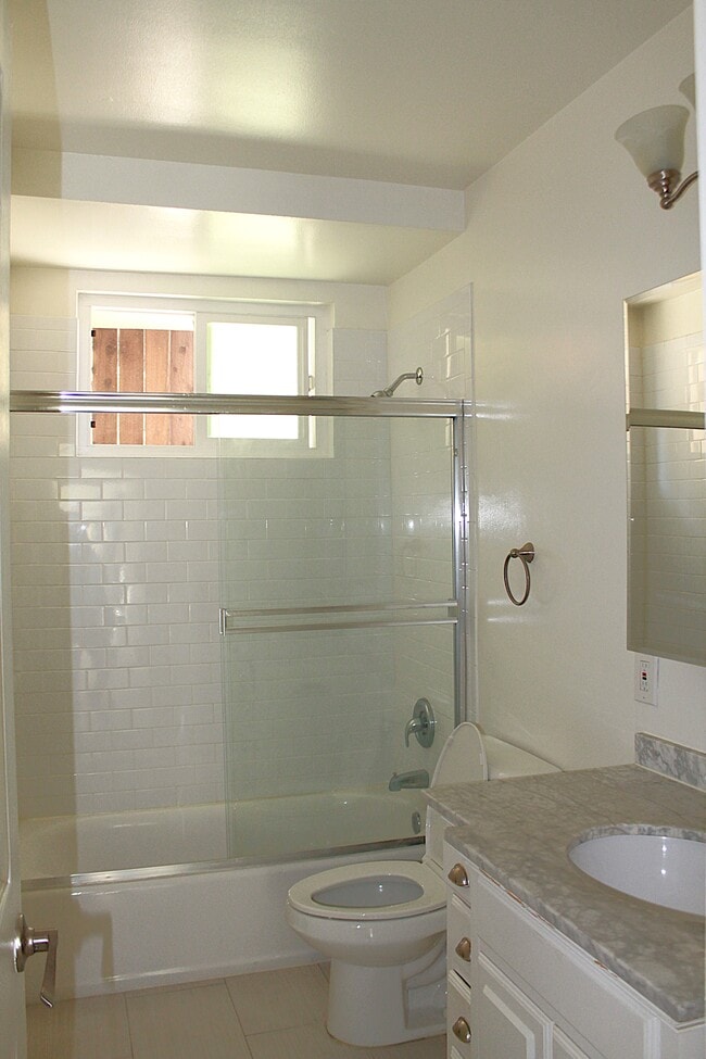 Photo - 937 Hilldale Ave