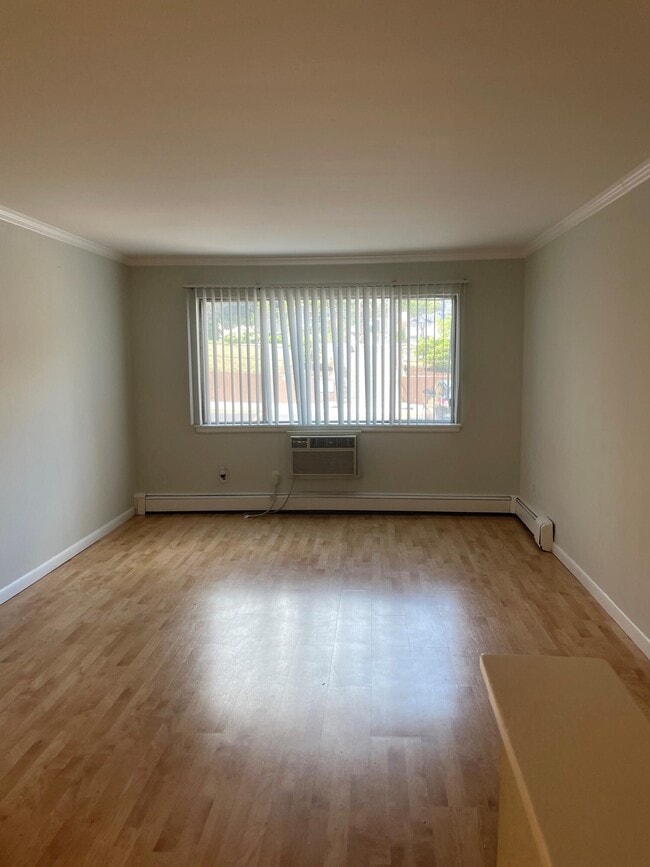 Photo - 255 Elmwood Ave Unidad 211