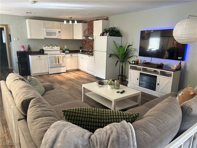 Building Photo - 1358 Lorilyn Ave Unit 4