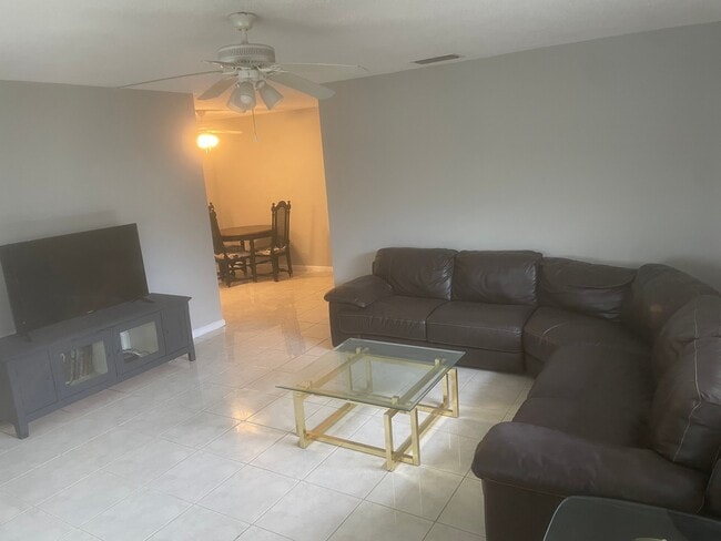 Photo - 255 SW 7th St Unit 4