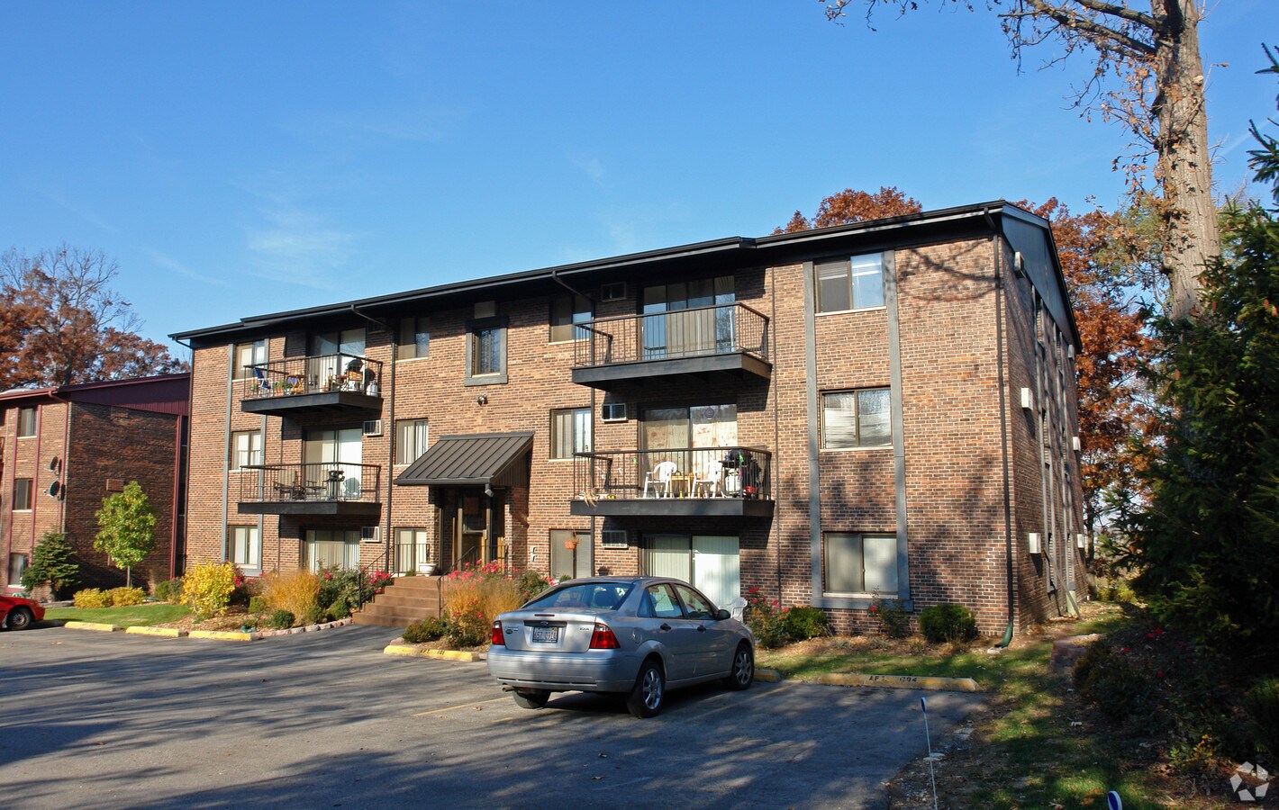 8469 S Archer Ave Apartments For Rent in Willow Springs, IL