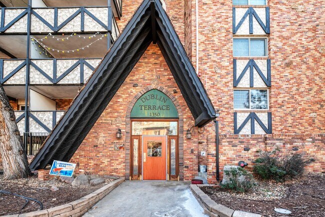 Photo - Stunning 2BR/1BA Condo Steps from Cheesman Park!