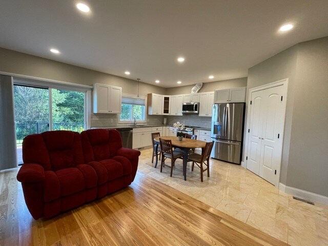 main living / kitchen area - 70 Bardwell St Unit 70B