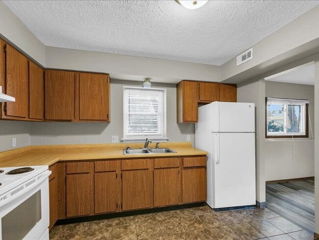 Photo - 112 W Raab Rd Unidad D