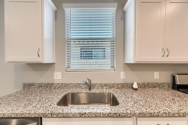 Photo - 10974 W Melvin St
