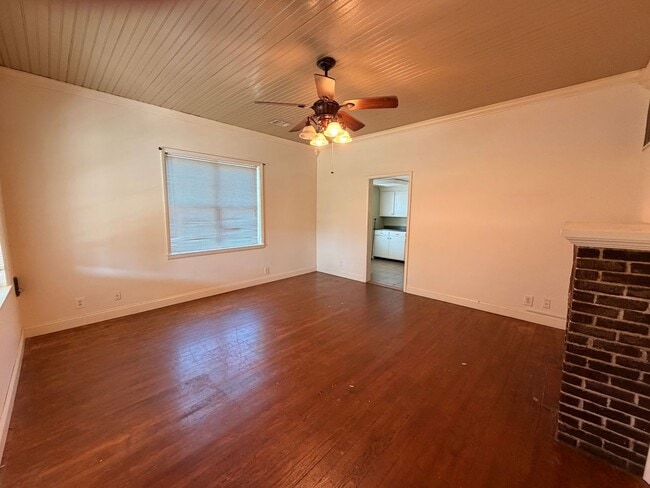 Photo - Come look at this 2-bedroom 1-bathroom home