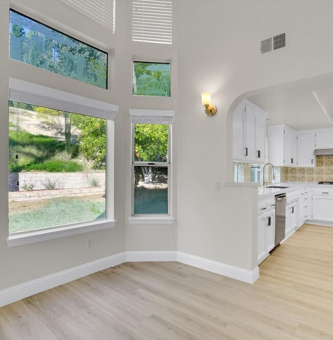 8103 Valley Flores Dr