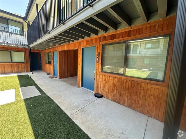 Building Photo - 4526 Munger Ave Unit 107 Rental