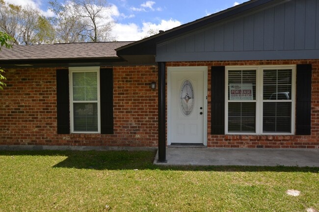 Building Photo - Must See!  Newly remodeled, 3 bdroom, 1.5 bath home in Mayfair North Subdivision