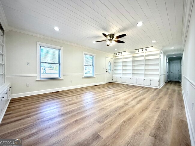 Photo - 305 Hillside Dr