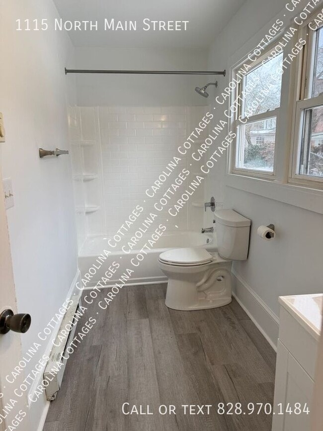 Photo - 1115 N Main St