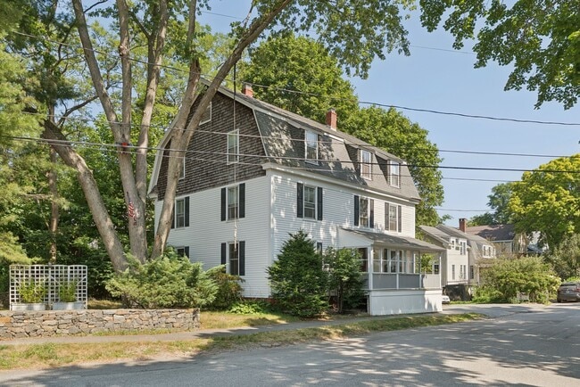 Building Photo - 2 Cottage Ln Unit 3