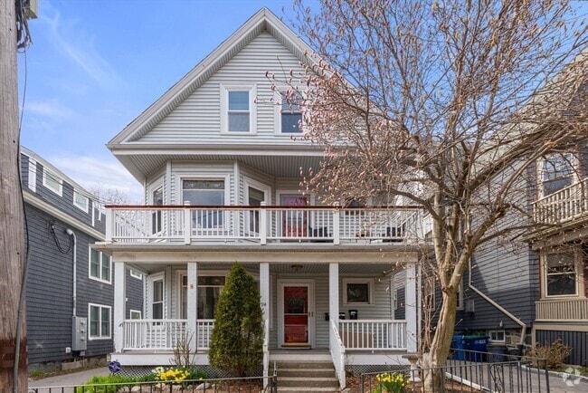 Building Photo - 94 Bartlett St Unit 3 Rental
